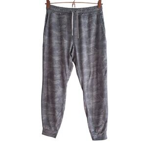 Vuori Women’s Performance Jogger Gray Camo Pattern Size Small